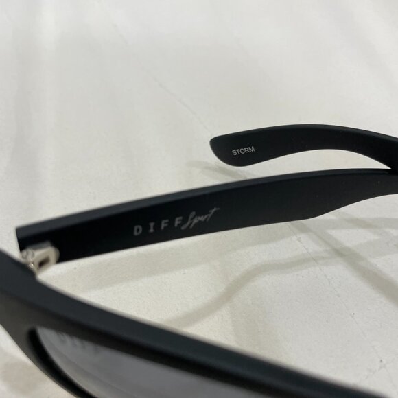 DIFF Sport Sunglasses in Black